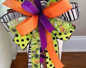 Couronne d'Halloween faite main : ruban métallique orange, noir, vert citron et violet