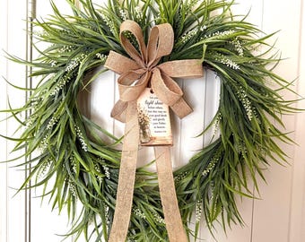 Couronne de verdure : Décoration de porte rustique de style ferme, nœud neutre avec étiquette avec verset biblique