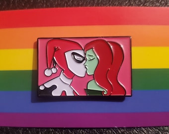 HARLEY POISON IVY Kiss Pin