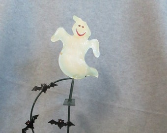 Metal Halloween swinging ghost, Halloween pendulum, pendulum ghost, Halloween ghost, 14" x 7" x 2"