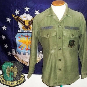 US Army fatigue shirt Air Force Vietnam era Og-107 cotton 5th Bomb Wing patch baker field BDU medium size 15 1/2 x 33 free US shipping