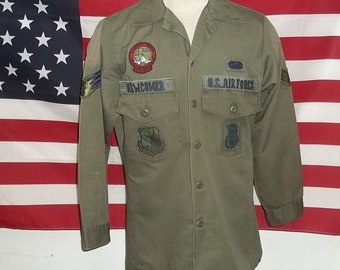 US Air Force shirt Durapress light jacket mens medium short size US Air Force patches laundered good collectible free US shipping
