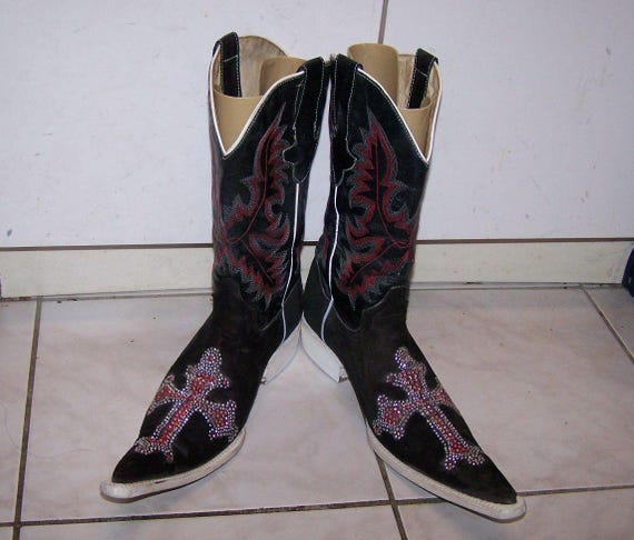 Vintage pointy cowboy boots Mexican roach stompers black suede with cross US 8