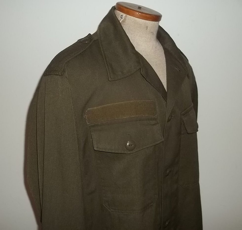 Austrian Army field shirt BDU olive color 1995 dated Heereseigentum vintage US large size laundered clean presentable collectible