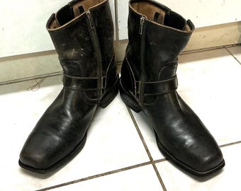Botas Frye Cormac de media caña estilo motero, de piel, talla 10.5 D para hombre.