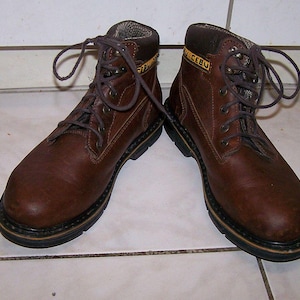 Work boots Cebu soft toes insulated leather upper brown color slightly worn US mens size 9.5 D free shipping to USA