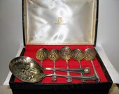 Exquisite vintage EPNS Sheffield England cased gilded silver plate berry spoons, set of 7, 5 individual, 2 Lrg serving spoons, KINGS PATTERN