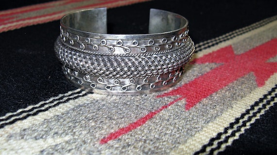 Stunning vintage Tribal Silver Cuff, Sterling Bra… - image 1