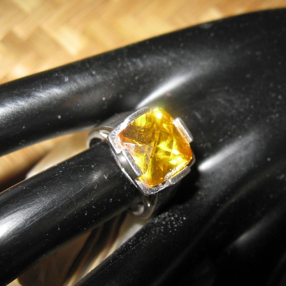 Exquisite Sterling Yellow Topaz Modernist Ring 8.… - image 1