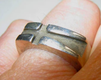 Anillo de plata maciza para hombre (o unisex) con diseño de cruz modernista, talla 9.5.