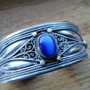 Stunning vintage Silver Cuff with blue glass jewel, Sterling Bracelet, marked .925,  7&quot; end to end, 1&quot; wide, Heavy and well made