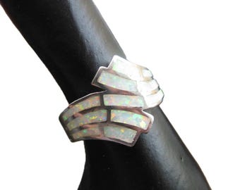 Anillo con incrustaciones de ópalo mosaico en plata de ley, talla 7.5