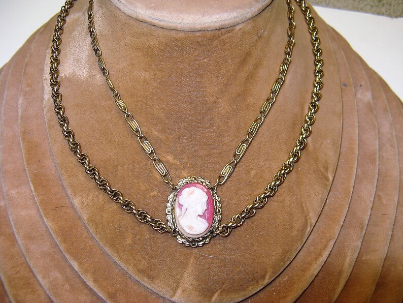 Boho Hippie Victorian Revival Necklace Chic vintage 1960/'s Gold Metal Cameo Festoon Necklace