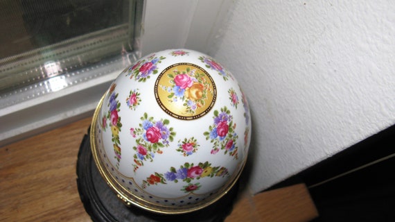 Pretty Egg Shaped porcelain Box, Trinket box, jew… - image 2