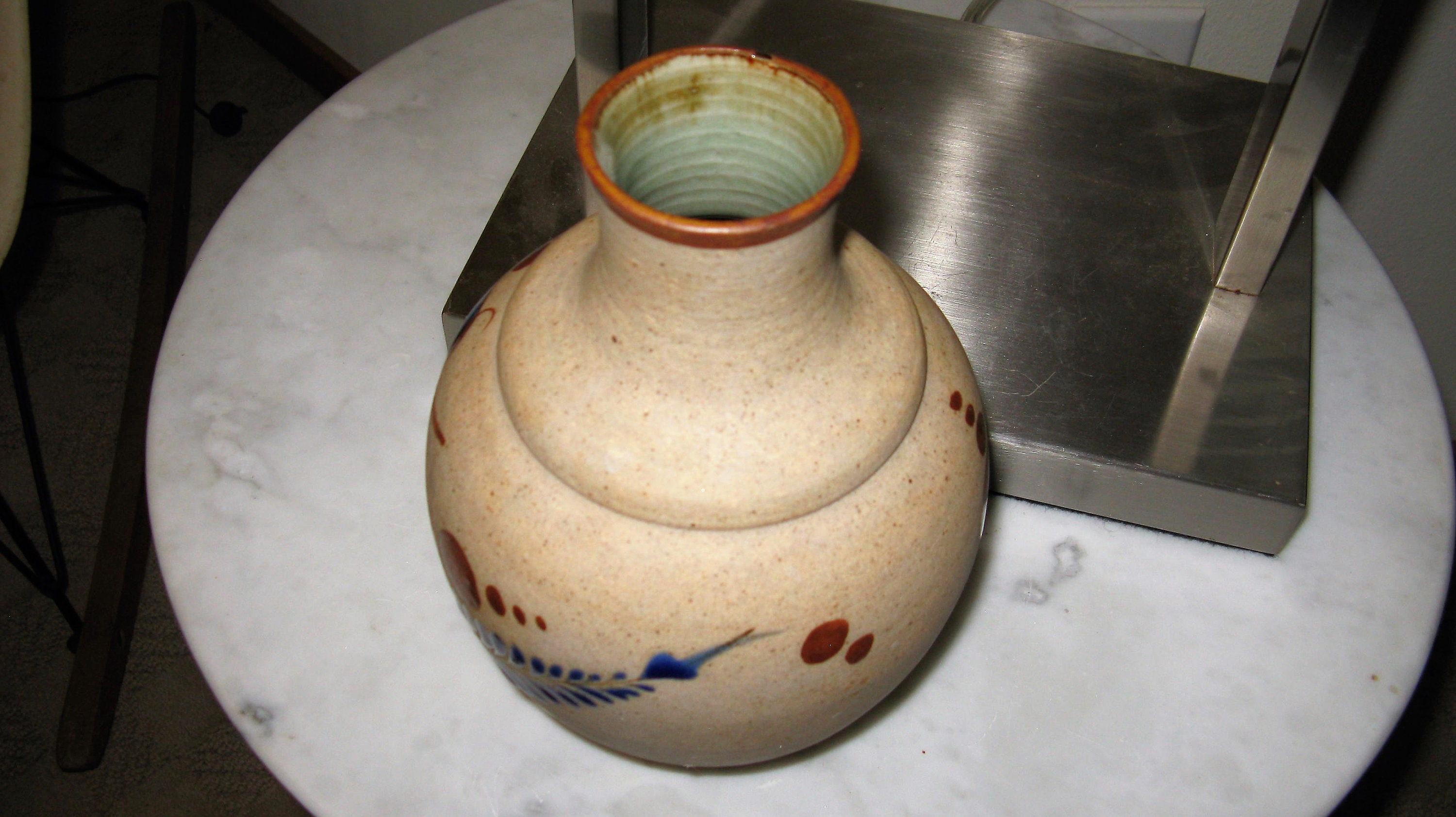 ヴィンテージ トナラ メキシカンフォークアート花瓶：砂岩仕上げ、青い