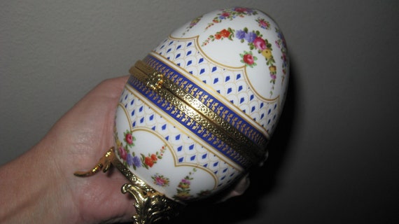 Pretty Egg Shaped porcelain Box, Trinket box, jew… - image 5