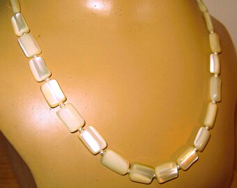 Vintage 1950's plastic Bead Necklace, yellow pearlescent beads, 21" long