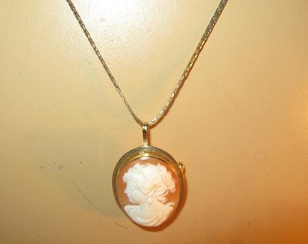 Exquisite vintage 14K yellow gold Edwardian beautifully carved Shell Cameo, Brooch, on a GF Chain