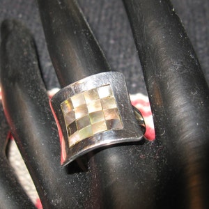 Unique 925 Silver & inlaid Mother of Pearl Saddle Ring Size 8