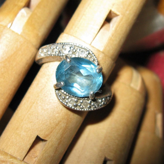 Exquisite sterling Sky Blue Topaz Ring - Size 6