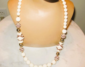 Vintage 1980's Genuine Lucite Bead Necklace, faux Bakelite, unused, Has the original hangtag, 28" long