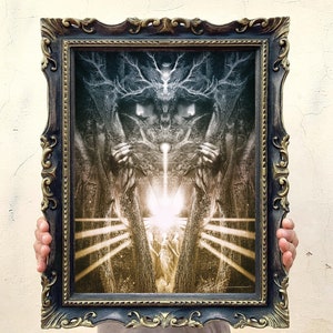 Darkwood Elysium stampa fine art montata su cornice artigianale, completa vetro e gancio in metallo, colore nero con rifiniture oro, gotico
