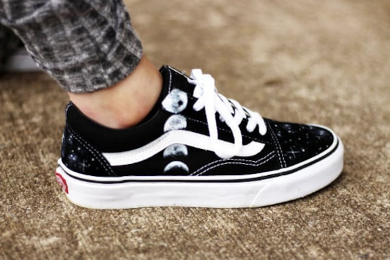 vans moon