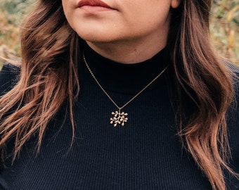 Regalo de oro para futura nuera. Collar con árbol genealógico.