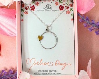 Collar para el Día de la Madre: Colgante circular de plata de ley con corazón de bronce