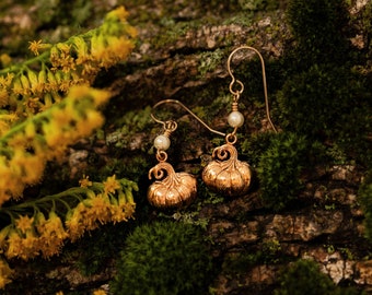 Bronze Dimensional Pumpkin Earrings Accented with a 4mm Crystal Pearl. Pumpkin earrings. Fall Earrings.