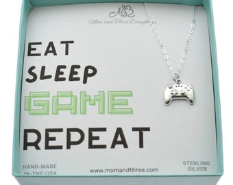 Collar de plata de ley con mando de juego: regalo para gamers