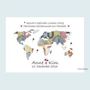Könnte beinhalten: Eine weiße Karte mit einer Weltkarte aus Euro-Scheinen. Der Text "Gesucht & Gefunden & Immer & Ewig Herzlichen Glückwunsch zur Hochzeit" befindet sich oben auf der Karte. Der Text "Anne & Kim 10. Dezember 2016" befindet sich unten auf der Karte. Der Text "Rika Handke" befindet sich in der unteren rechten Ecke der Karte.