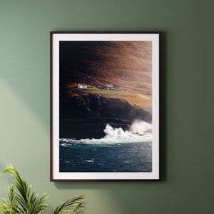 The House & The Wave - Impresión, Lienzo, Enmarcado - Fotografía de paisaje de Irlanda Kerry - Original Art Home Decor Office Lounge Hall Kitchen