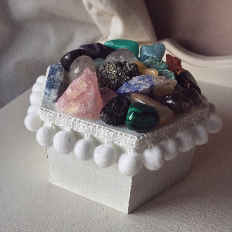 White hexagonal crystal jewellerystorage box