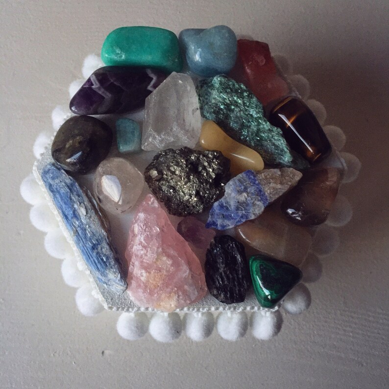 White hexagonal crystal jewellerystorage box
