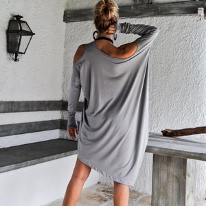 Hellgraues Asymmetrisches Kleid - Bluse - Tunika / Plus Size Kleid / Asymmetrisches Plus Size Kleid-Bluse-Tunika / Oversize Kleid / #35064