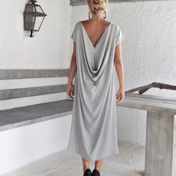 Lichtgrijze maxi-jurk, viscosekaftan, asymmetrische oversized