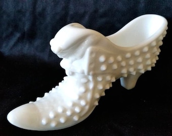 Vintage Fenton Hobnail White Milk Glass Slipper Shoe Cat's Head Mint Condition 6"