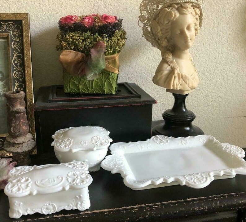 Vintage Milk Glass Dresser Set Victorian Style Tray 2 Trinket Bo With Lids 5 Pieces