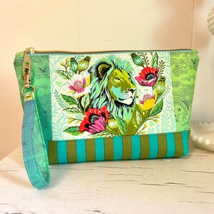 EverGlow WaterProof Pouch For Your Smartphone And Essentials - Color: Blue main image 1
