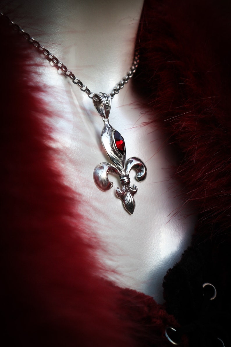 Fleur-de-lis pendantsterling silver with garnet
