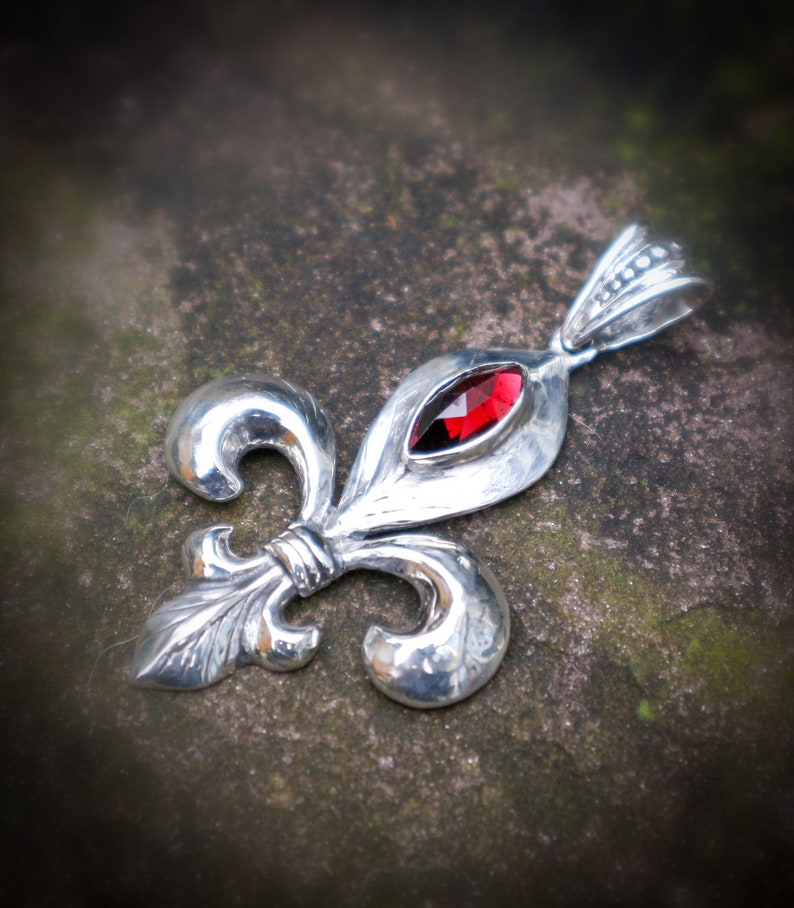 Fleur-de-lis pendantsterling silver with garnet
