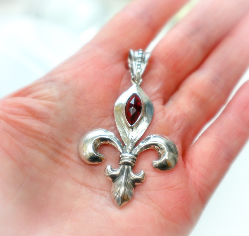 Fleur-de-lis pendantsterling silver with garnet