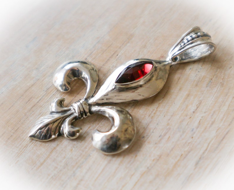 Fleur-de-lis pendantsterling silver with garnet