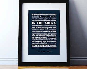 Typografiskt tryck med mannen i arenan från Theodore Roosevelt - Teddy Roosevelt - Inspirerande citat - Examenspresent