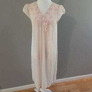 Vintage Philmaid Pink Nylon Nightgown – Cap Sleeve Lace Trim – Size 32/34