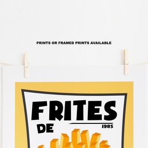 Puede incluir: Una impresi&oacute;n amarilla y blanca con el texto "FRITES DE 1985" y una imagen de dibujos animados de papas fritas.