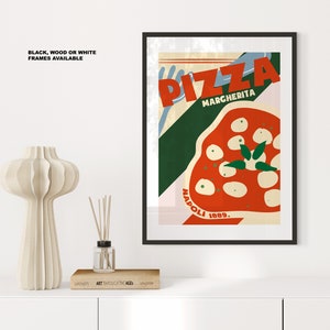 Puede incluir: Un p&oacute;ster de estilo vintage con una ilustraci&oacute;n colorida de una pizza. El texto en el p&oacute;ster dice "PIZZA MARGHERITA NAPOLI 1889."