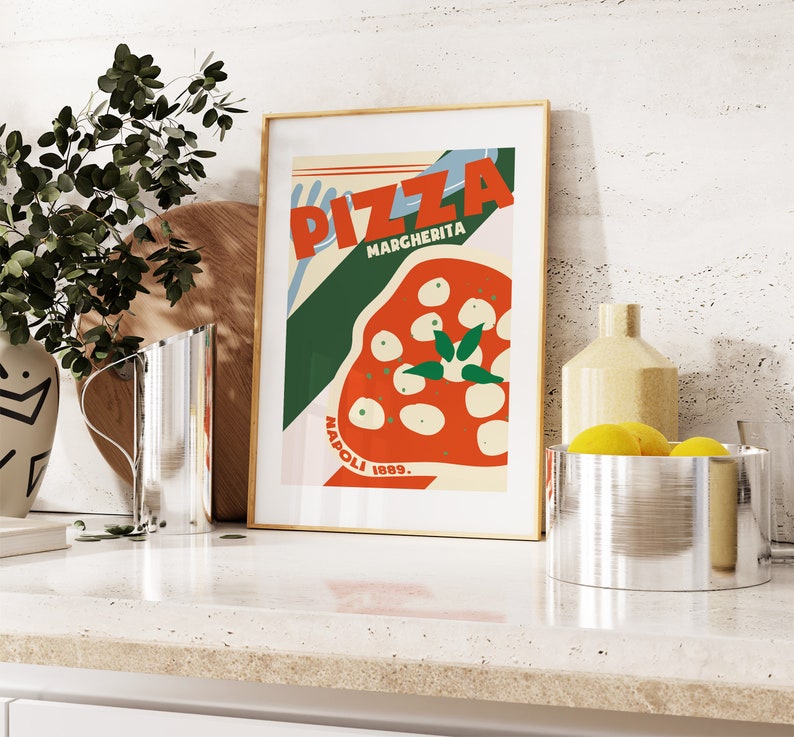 Puede incluir: Una impresi&oacute;n enmarcada con un dise&ntilde;o retro que presenta una pizza con el texto "Pizza Margherita Napoli 1889".