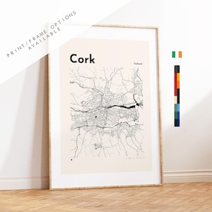 Puede incluir: Una lámina enmarcada con un mapa de líneas negras de Cork, Irlanda, sobre un fondo beige claro. El texto dice Cork e Ireland. Una franja vertical de paleta de colores es visible a la derecha, junto al texto Print/Frame Options Available.